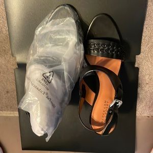 10 Crosby Derek lam women’s sandals size 9